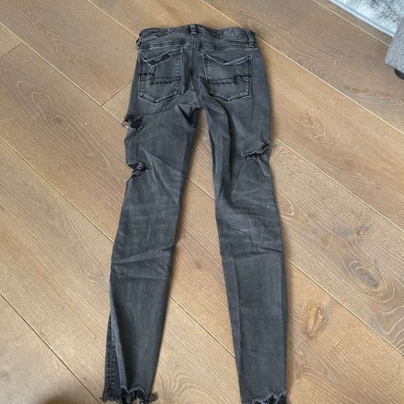 Distressed Black Skinny Jeans American Eagle Size 2 - Picture 2 of 2